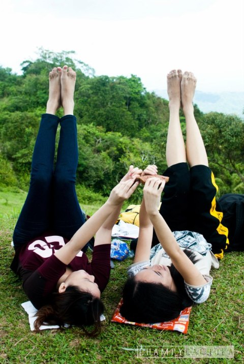 Mao and I rested on the grass while our legs were raised--an anti-varicose vein move. XD