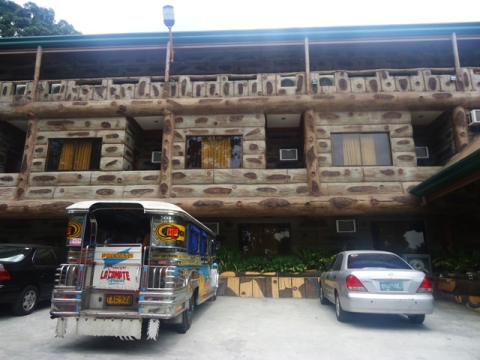 Bosay Hotel with room ranging from 5,000 to 7,000 pesos