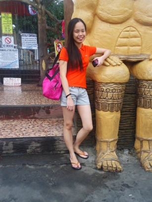 I asked my Mom to take a shot  of me with this yellow statue, and look at the photo. hahahaXD